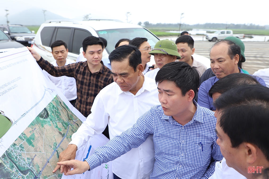 Chủ tịch UBND tỉnh kiểm tra sản xuất, tiến độ các dự án trọng điểm ở TX Kỳ Anh