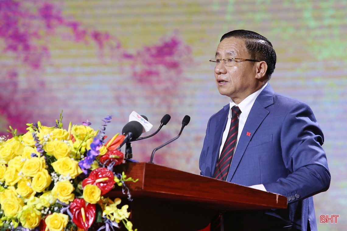 Hà Tĩnh trọng thể kỷ niệm 255 năm ngày sinh, tưởng niệm 200 năm ngày mất Đại thi hào Nguyễn Du