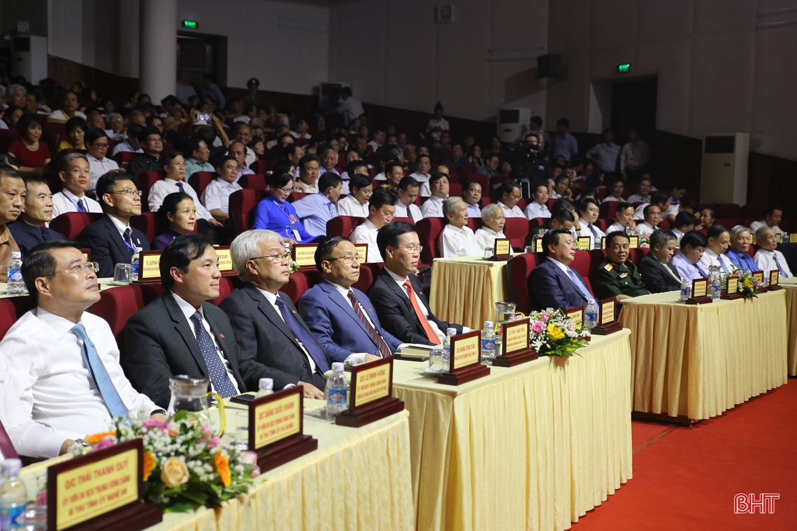 Hà Tĩnh trọng thể kỷ niệm 255 năm ngày sinh, tưởng niệm 200 năm ngày mất Đại thi hào Nguyễn Du