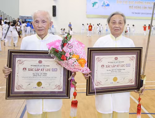 xac lap ky luc ve so nguoi cao tuoi tham gia dong dien the duc duong sinh