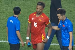 Trực tiếp bóng đá Việt Nam vs Philippines: Xuân Son chấn thương rời sân