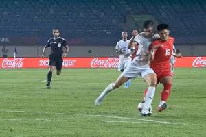 Trực tiếp bóng đá Việt Nam vs Philippines: Đội bạn ép sân!