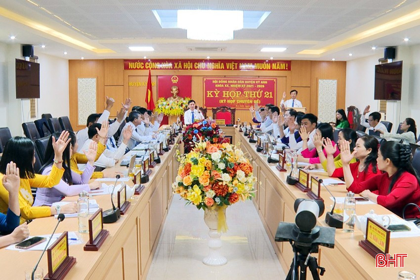 100% đại biểu đã biểu quyết thông qua Nghị quyết về việc tán thành chủ trương sắp xếp đơn vị hành chính cấp xã