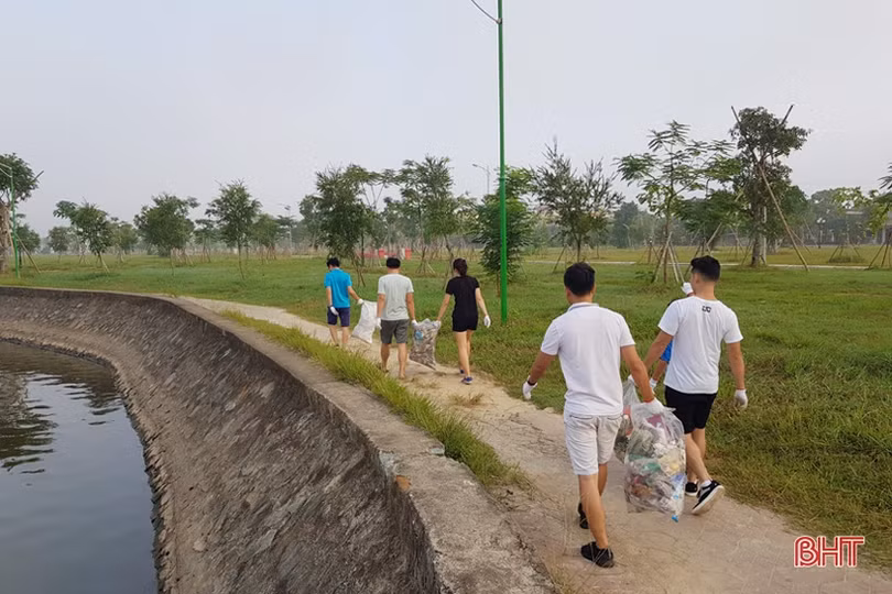 “Plogging - Chạy bộ nhặt rác” tại Hà Tĩnh