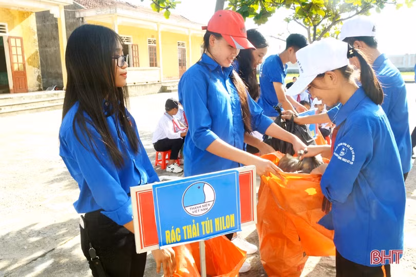Phát động phong trào đổi rác thải nhựa lấy đồ dùng học tập ở TX Kỳ Anh