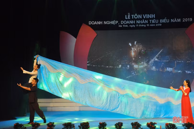 Hà Tĩnh vinh danh 53 doanh nghiệp, doanh nhân tiêu biểu năm 2019