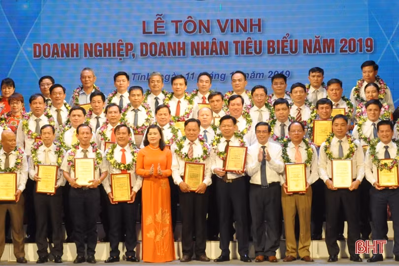Hà Tĩnh vinh danh 53 doanh nghiệp, doanh nhân tiêu biểu năm 2019