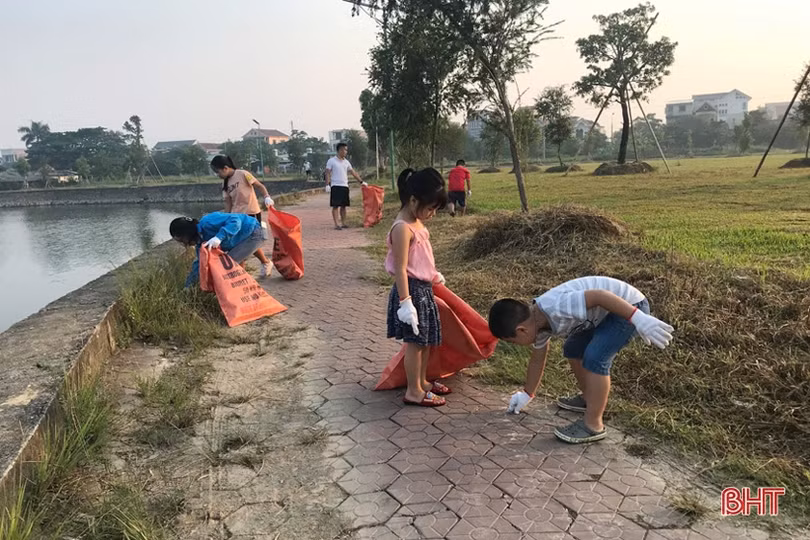 “Plogging - Chạy bộ nhặt rác” tại Hà Tĩnh
