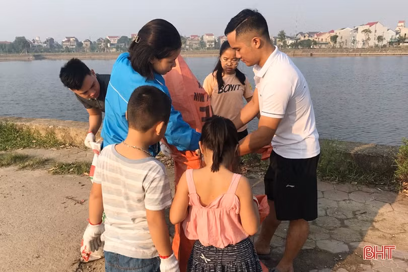 “Plogging - Chạy bộ nhặt rác” tại Hà Tĩnh