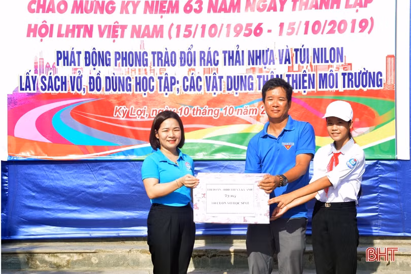 Phát động phong trào đổi rác thải nhựa lấy đồ dùng học tập ở TX Kỳ Anh