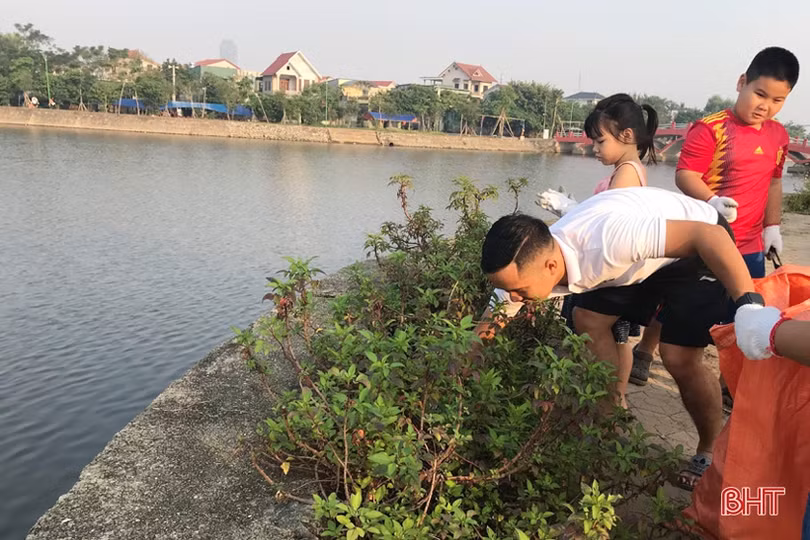 “Plogging - Chạy bộ nhặt rác” tại Hà Tĩnh
