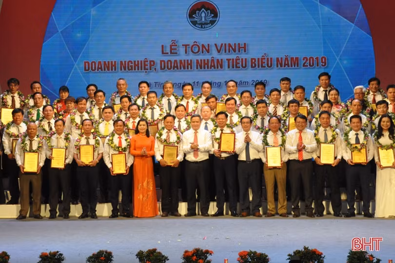 Hà Tĩnh vinh danh 53 doanh nghiệp, doanh nhân tiêu biểu năm 2019