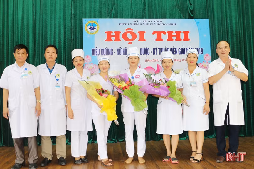 Cán bộ Bệnh viện Đa khoa thị xã Hồng Lĩnh thi tay nghề giỏi