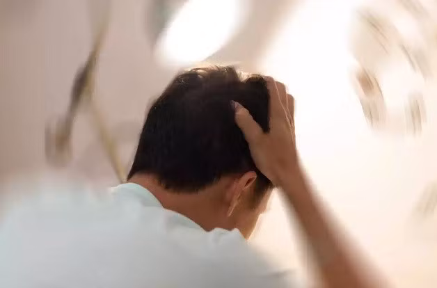 Chóng mặt do rối loạn tiền đình thường liên quan đến sự thay đổi tư thế.