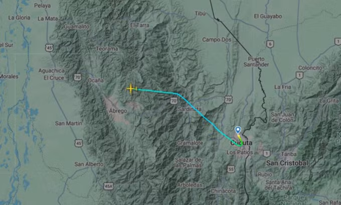 Hành trình của máy bay trước khi gặp nạn hôm 28/1. Đồ họa: FlightRadar24