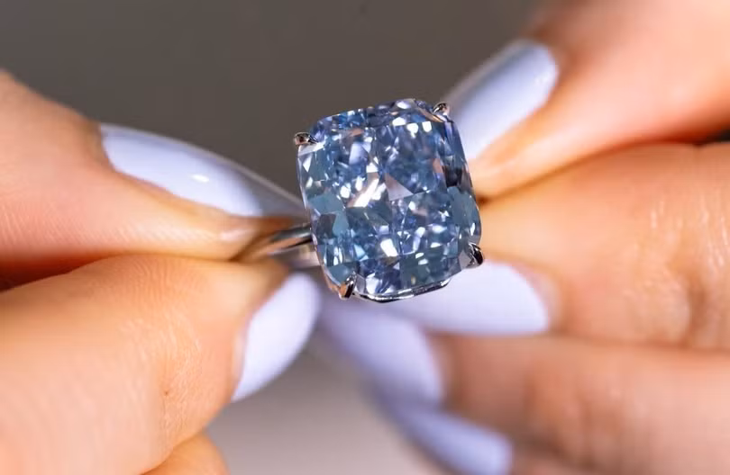 Cùng trong ngày 13/5, Sotheby's định giá viên kim cương Địa Trung Hải với 12,3 triệu USD nhưng chưa có người mua. Ảnh: Reuters.