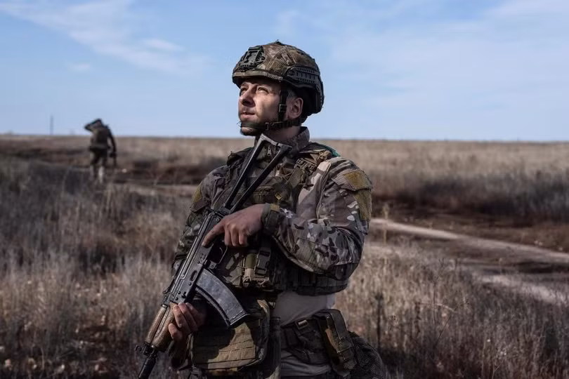 Lính Ukraine tại thành phố tiền tuyến Kramatorsk, tỉnh Donetsk, thuộc vùng Donbass, ngày 27/10. Ảnh: AP