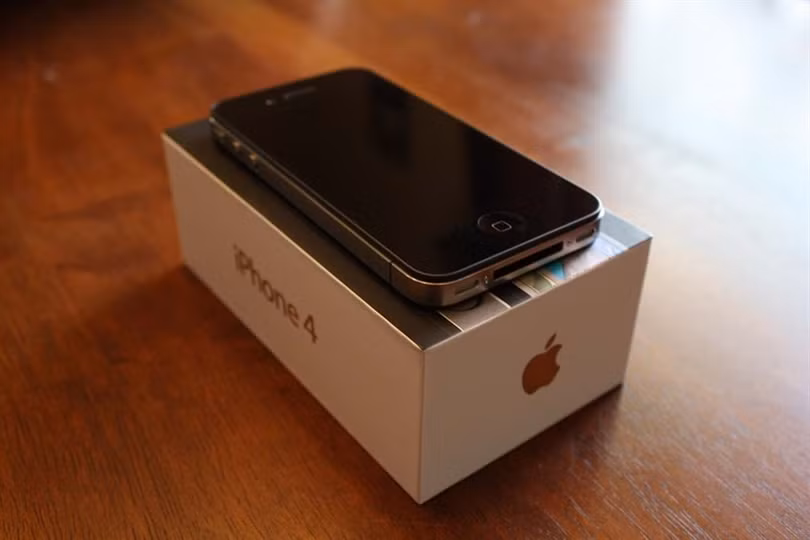 iPhone 4 và 4s được Apple cho ra mắt vào năm 2010 với sự thay đổi toàn diện.