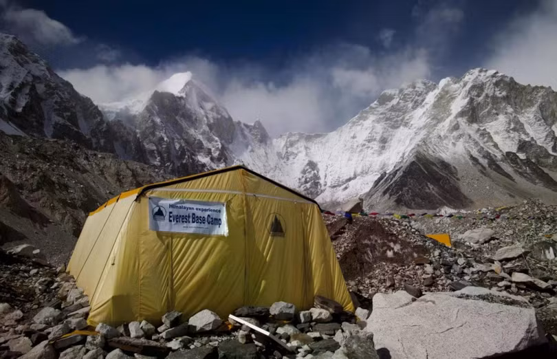 Kể từ khi Sir Edmund Hillary và Tenzing Norgay Sherpa lần đầu chinh phục Everest vào năm 1953, hơn 4.000 nhà leo núi đã đặt chân lên đỉnh núi cao nhất thế giới này.