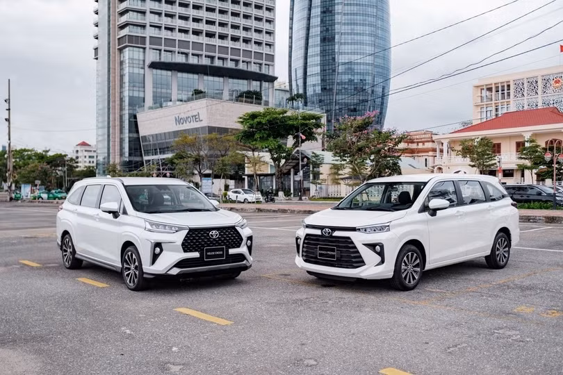 Cả Veloz Cross và Avanza Premio đều đang hưởng ưu đãi phí trước bạ. Ảnh: TMV.
