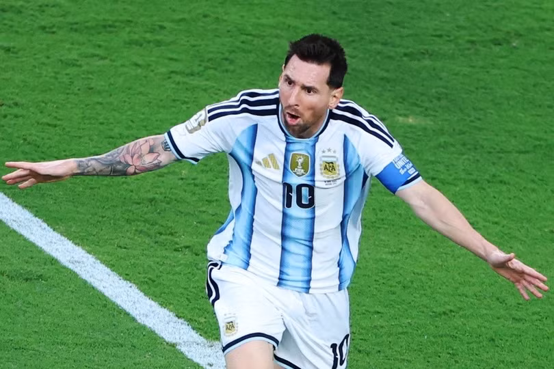 Messi hiện có 16 bàn, san bằng kỷ lục của Miroslav Klose.