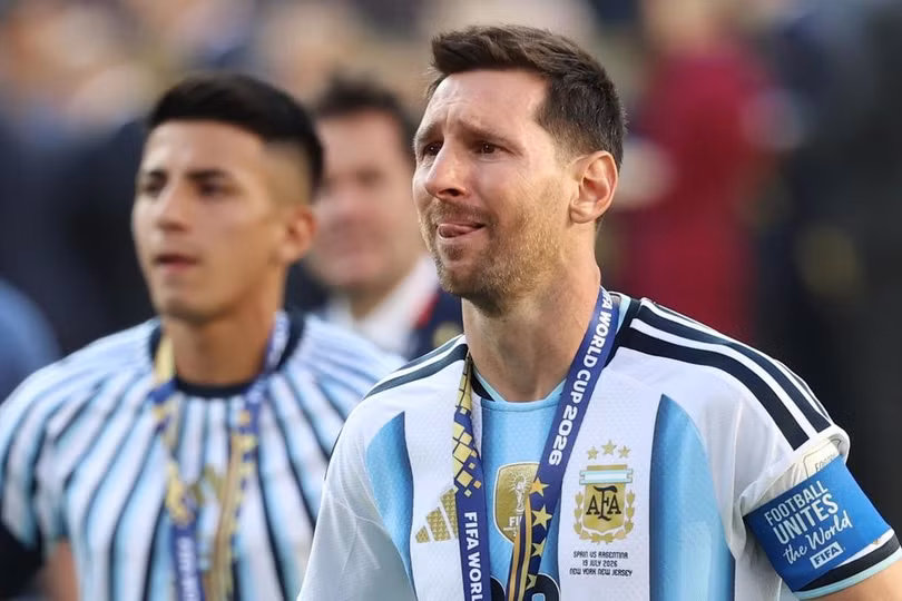 Lionel Messi bật khóc sau trận thua Tây Ban Nha 0-1 ở chung kết World Cup 2026 trên sân MetLife, New Jersey, Mỹ ngày 19/7/2026. Ảnh: AP