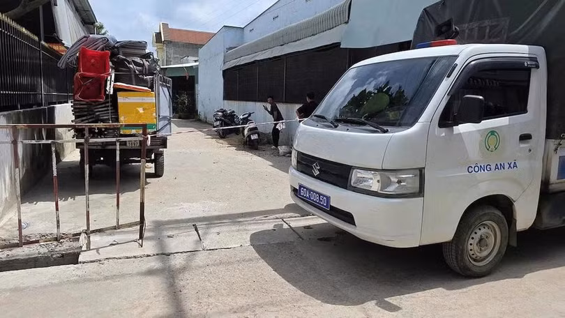 Công an phong tỏa hiện trường, trưa 3/9. Ảnh: Thái Hà