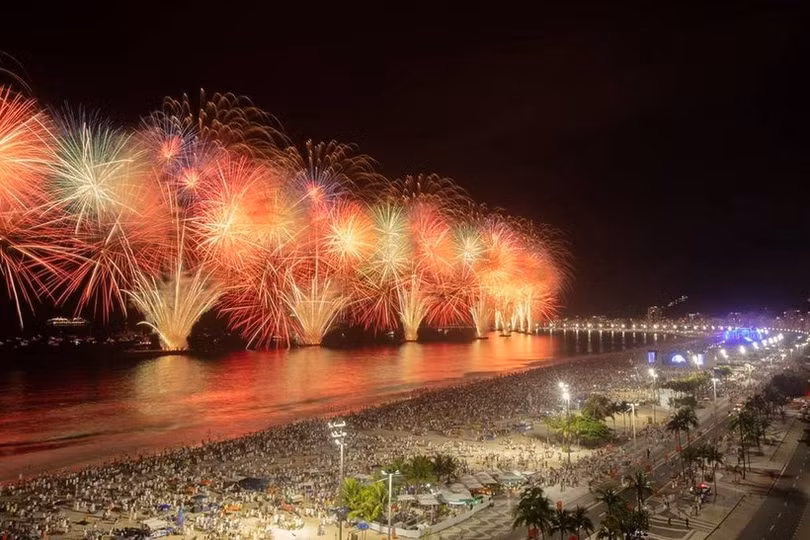 phao-hoa-giao-thua-rio-de-janeiro.jpg