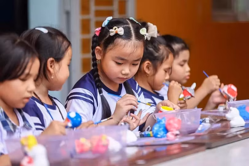 Các bé gái ở Tây Ninh tham gia ngày hội vệ sinh học đường. Ảnh: Quỳnh Trần