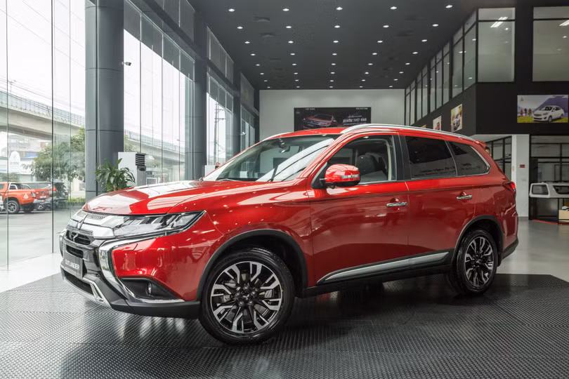 Xe chưa được công bố số liệu động cơ nhưng nhiều khả năng bản thương mại sẽ sử dụng hệ dẫn động cầu trước. Tại Việt Nam, chiếc SUV 7 chỗ hiện hành của Mitsubishi là Outlander được trang bị máy xăng 2.0L, cho công suất cực đại 145 mã lực, mô men xoắn 196 Nm.