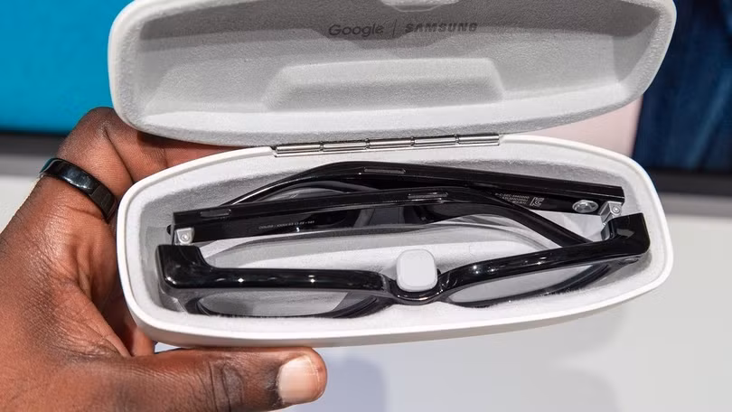Khi ra mắt, sản phẩm sẽ tích hợp sâu vào hệ sinh thái thiết bị rộng lớn của Samsung, gồm các dòng smartphone gập và smartwatch vừa được công bố ngày 22/7. Trong tương lai, công ty dự định giới thiệu kính tích hợp màn hình, nếu bộ phận này đáp ứng một số điều kiện về chất lượng. Ảnh: Android Central.