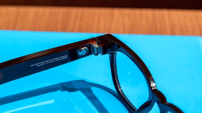 "Samsung sẽ là đối trọng thực sự với Meta, nhưng chưa thể đảm bảo thành công. Meta Ray-Ban đã có độ nhận diện cao và tỷ lệ người dùng ngày càng tăng, trong khi Samsung luôn gặp khó trong việc chuyển đổi người dùng smartphone sang những thiết bị Galaxy bổ trợ", Paolo Pescatore, nhà sáng lập hãng phân tích PP Foresight, trả lời CNBC. Ảnh: Android Central.