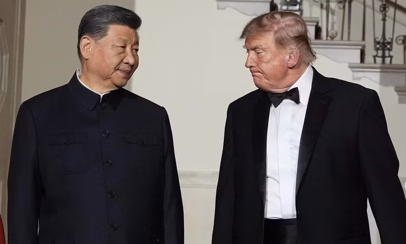 Tổng thống Donald Trump cùng Chủ tịch Trung Quốc Tập Cận Bình tại Đại sảnh Nhà Trắng trước khi bước vào quốc yến ngày 24/9. Ảnh: AP