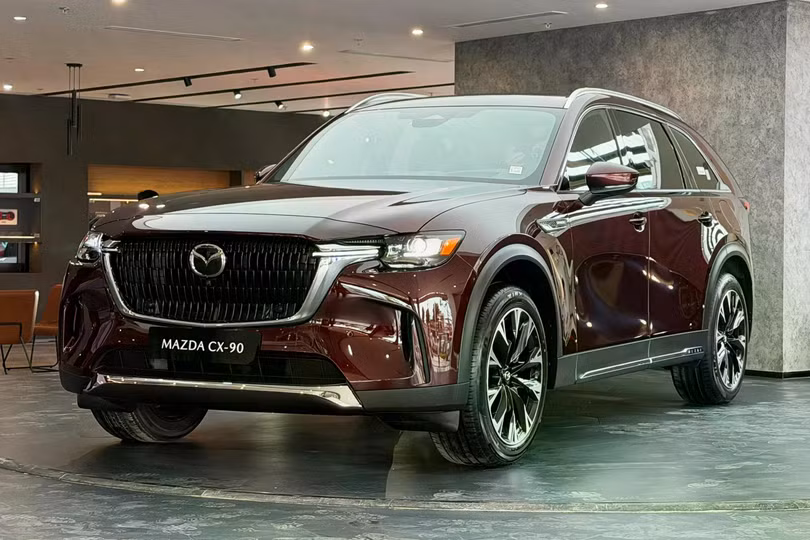 Mazda CX-90 được trưng bày tại showroom Mazda Flagship ở TP.HCM. Ảnh: Đan Thanh.