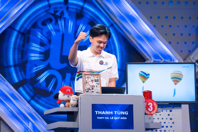 Trả lời đúng chướng ngại vật giúp Thanh Tùng vươn lên, tạm dẫn đầu đoàn leo núi.