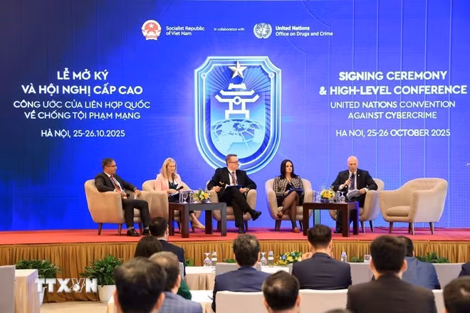 Các đại biểu thảo luận tại Hội thảo cấp cao "Thúc đẩy hợp tác quốc tế trong phòng, chống tội phạm mạng: Cách tiếp cận quốc gia khi thực hiện Công ước". (Ảnh: Tuấn Anh/TTXVN)