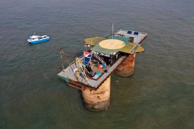 Công quốc Sealand tự tuyên bố là một vi quốc gia vào năm 1967 và có hoàng gia riêng. Ảnh: Ben Stansall/AFP