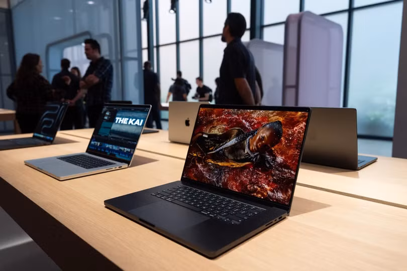MacBook Pro 16 inch. Ảnh: Bloomberg.