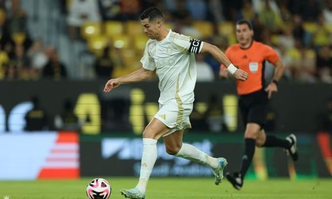 Ronaldo trong trận Al Nassr thua Al Taawoun trên sân Al Awal Park, thành phố Riyadh, Arab Saudi tối 29/10/2024. Ảnh: ANFC