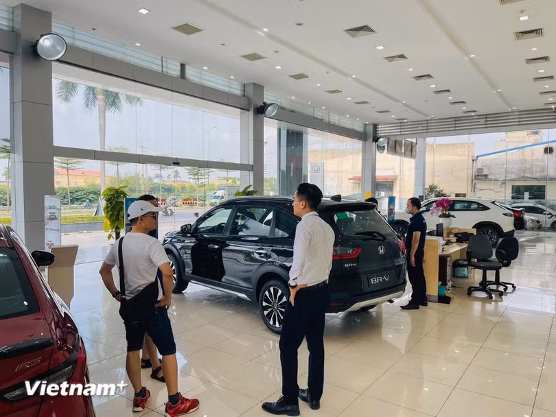 Hàng tồn còn nhiều đang là thách thức đối với các hãng xe. (Ảnh minh hoạ: PV/Vietnam+)