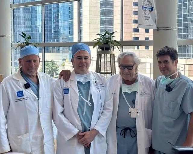 Từ trái sang phải: Tiến sĩ William Cohn, Tiến sĩ Alexis Shafii, Tiến sĩ Bud Frazier và Tiến sĩ Daniel Timms, các thành viên của nhóm lâm sàng Tim nhân tạo toàn phần Bivacor. (Nguồn: Viện Tim Texas)