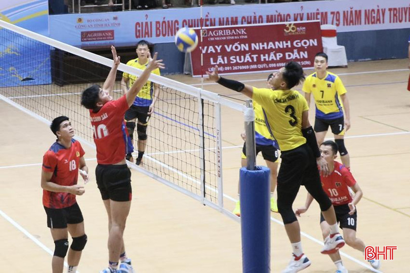 Trận chung kết giữa Công an TP Hà Tĩnh và Liên quân khối cảnh sát.