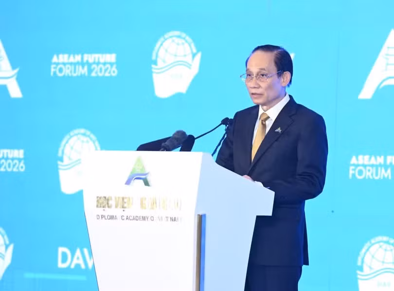 Bộ trưởng Bộ Ngoại giao Lê Hoài Trung chia sẻ thông tin về diễn đàn. (Ảnh TRẦN HẢI)