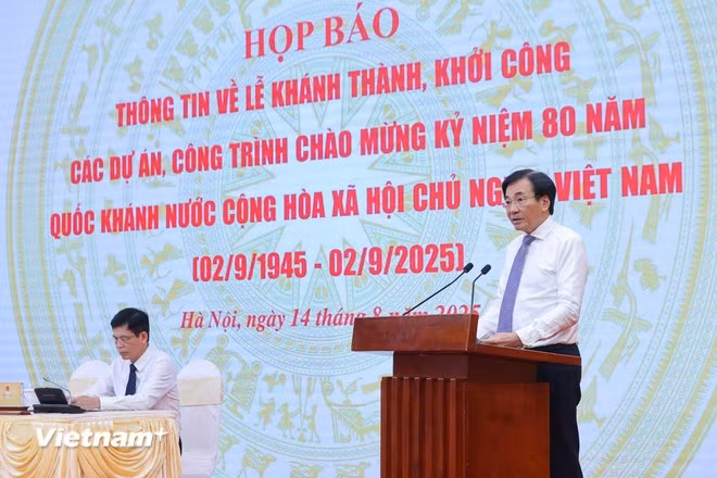 Bộ trưởng, Chủ nhiệm Văn phòng Chính phủ Trần Văn Sơn thông tin tại buổi họp báo lễ khánh thành, khởi công các dự án, công trình chào mừng kỷ niệm 80 năm Quốc khánh nước Cộng hòa xã hội chủ nghĩa Việt Nam. (Ảnh: Việt Hùng/Vietnam+)