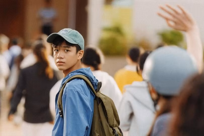 Hạo Khang hóa thân thành nam sinh áp lực trước kỳ vọng của cha mẹ. Ảnh: Đoàn phim cung cấp