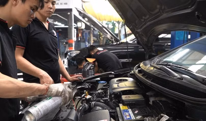 Không ít chủ xe vẫn giữ thói quen chỉ thay dầu động cơ theo định kỳ mà bỏ qua bảo dưỡng các hạng mục khác.