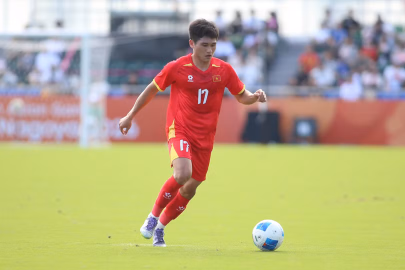 U23 Uzbekistan gây sức ép lớn lên hàng thủ Việt Nam. Ảnh: Hiếu Chiến.