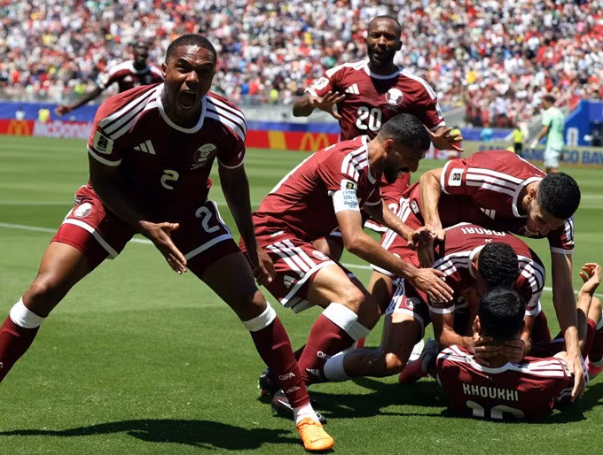 Qatar tạo nên cú sốc khi cầm chân Thụy Sĩ 1-1 ở trận ra quân.