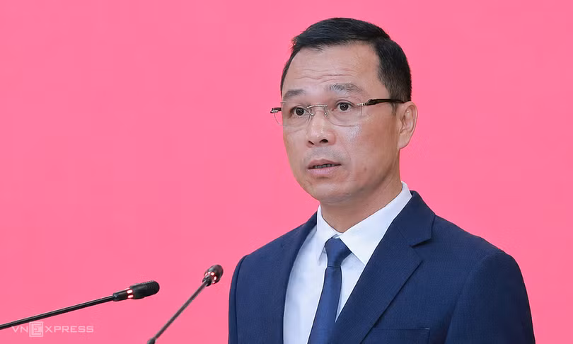 Ông Tô Anh Dũng phát biểu nhận nhiệm vụ sáng 27/7. Ảnh: Lam Sơn