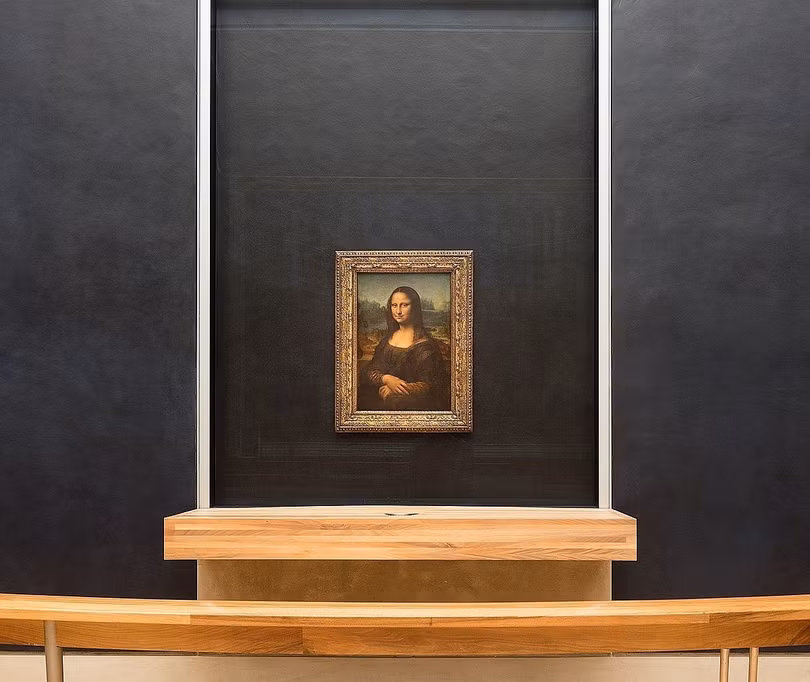 Xếp thứ hai là vụ trộm đã thay đổi số phận kiệt tác Mona Lisa của danh họa Italy Leonardo da Vinci. Năm 1911, Vincenzo Peruggia - thợ sửa chữa trong bảo tàng Louvre - lén mang bức tranh ra ngoài sau khi qua đêm tại đây. Ảnh: Louvre